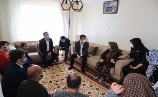 İMAMOĞLU, BAĞCILAR'DA ŞEHİT AİLESİNİ ZİYARET ETTİ
