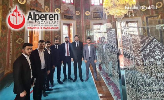 ALPEREN OCAKLARI, FETİH'İN 568'İNCİ YILDÖNÜMÜNDE FATİH SULTAN MEHMET'İ TÜRBESİ BAŞINDA ANDI