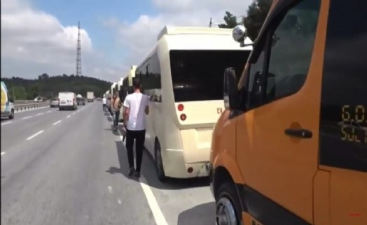 Arnavutköy'de Yüzlerce Dolmuş Şoförü Eylemde!