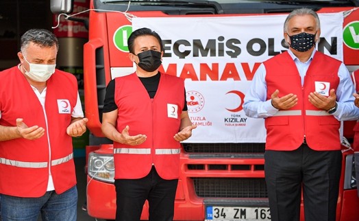 TUZLA'DAN MANAVGAT'A YARDIM TIRLARI VE SU TANKERLERİ GÖNDERİLDİ