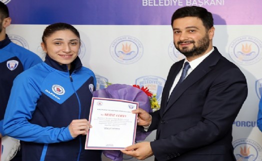 ÖZTEKİN'DEN İKİ OLİMPİYAT MADALYASI KAZANAN KAĞITHANE BELEDİYESPORLU SPORCULARA TEBRİK