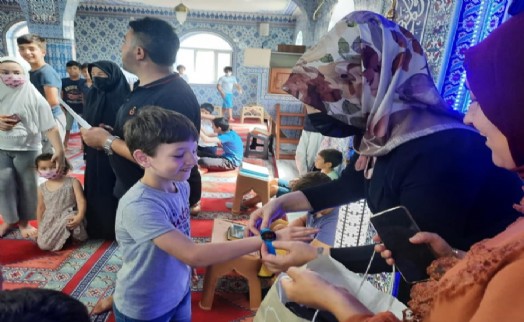 MHP Sancaktepe Kur'an Kerim'e geçen çocuklara saat hediye etti
