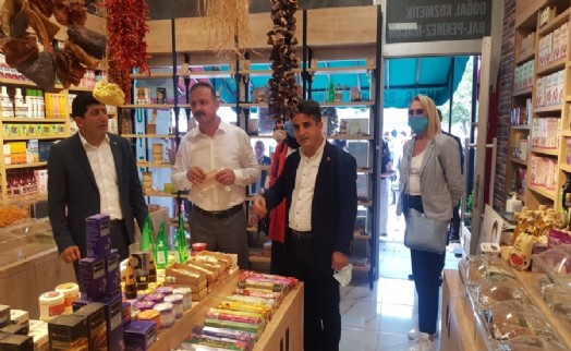 İYİ Parti Çekmeköy'de esnafın dertlerini dinledi
