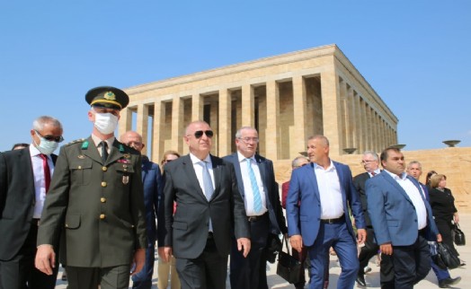Zafer Partisi'ni kuran Ümit Özdağ ilk ziyaretini Anıtkabir'e yaptı