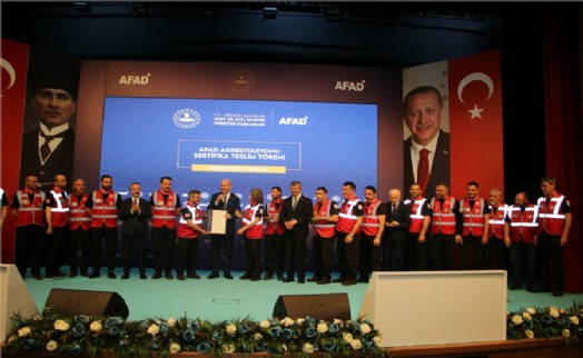Bakan Soylu'dan ÇEKUT'a akreditasyon belgesi