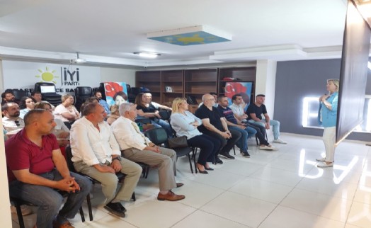 İYİ Parti Ataşehir'de parti içi eğitim