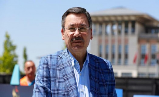 Melih Gökçek sosyal medyanın gündeminden düşmüyor
