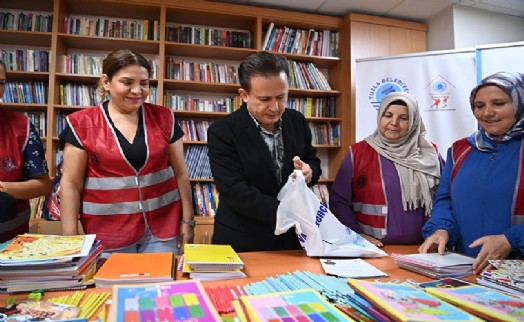 Tuzla Belediyesi'nden 50 bin öğrenciye kırtasiye desteği