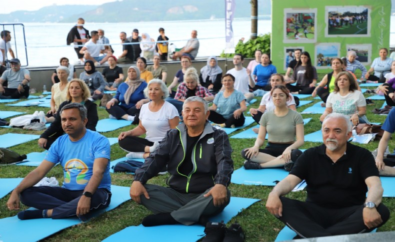 Sarıyerlilerin Boğaz manzarası eşliğinde yoga keyfi!