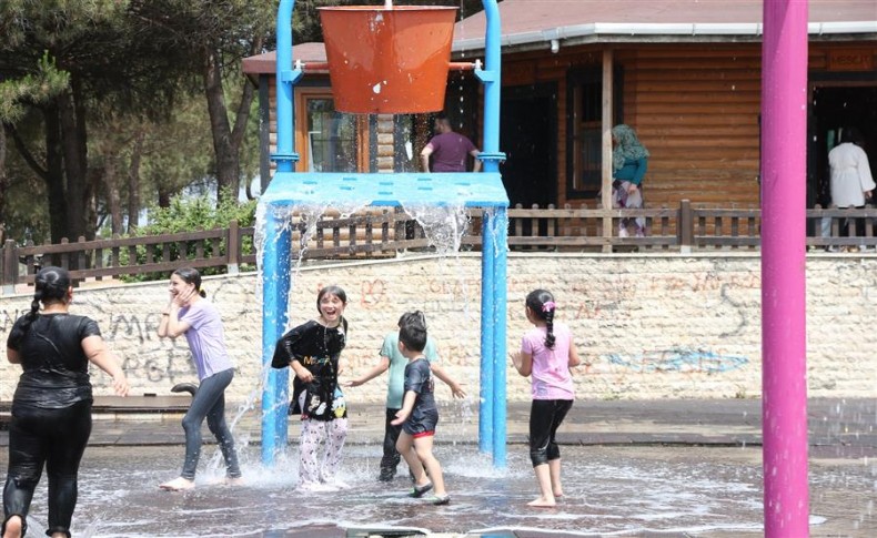 Çocuklardan Gaziosmanpaşa Belediyesi Su Parkı’na yoğun ilgi