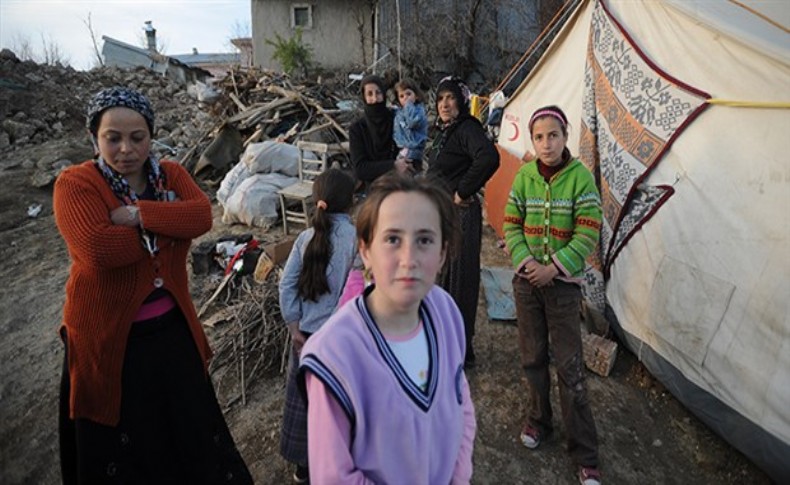 Mor Çatı depremzede kadınlara yönelik şiddete dair rapor yayınladı