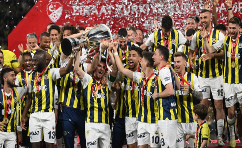 PFDK’dan seremoniye 5 yıldızlı formayla çıkan Fenerbahçe’ye ihtar cezası!