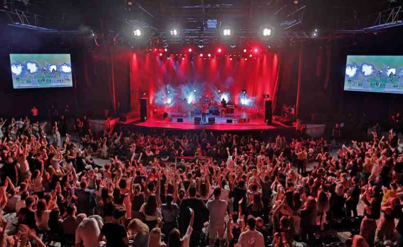 Duman konserinde desibeli rekor kırıldı