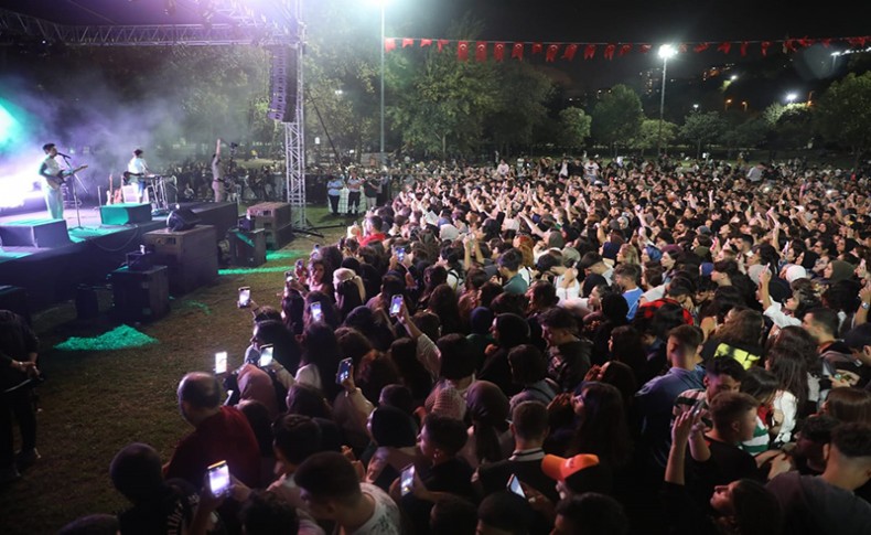 Kağıthane Belediyesi gençlik konserlerine devam ediyor