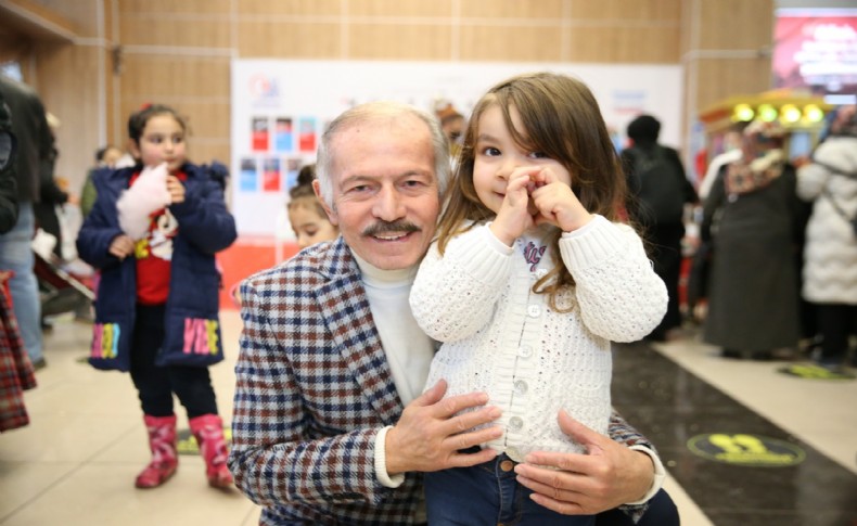 Bayrampaşa Belediyesi’nden çocuklara eğlenceli karne hediyesi