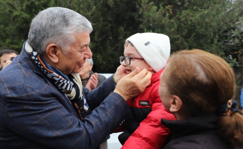 Başkan Şükrü Genç’e miniklerden sevgi seli