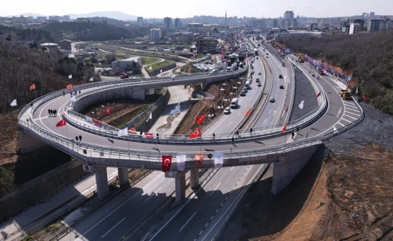 Çekmeköy’ün trafik çilesine kesin çözüm! Yıllardır beklenen kavşak hizmete girdi