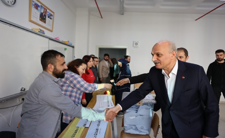 İBB Başkan Adayı Birol Aydın da sandık başına gitti